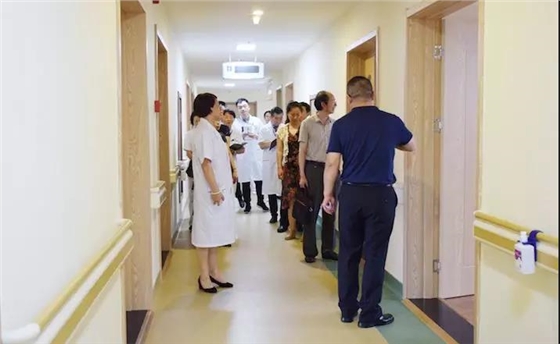 青島維可邁中醫(yī)康復醫(yī)院159白楓木扶手.jpg