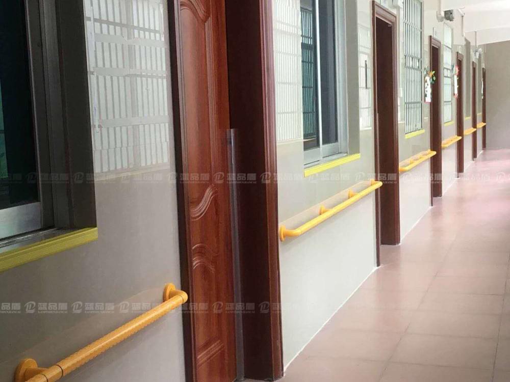 【烏魯木齊】尼龍走道扶手到廣州藍(lán)品盾廠家選購，很是方便快捷