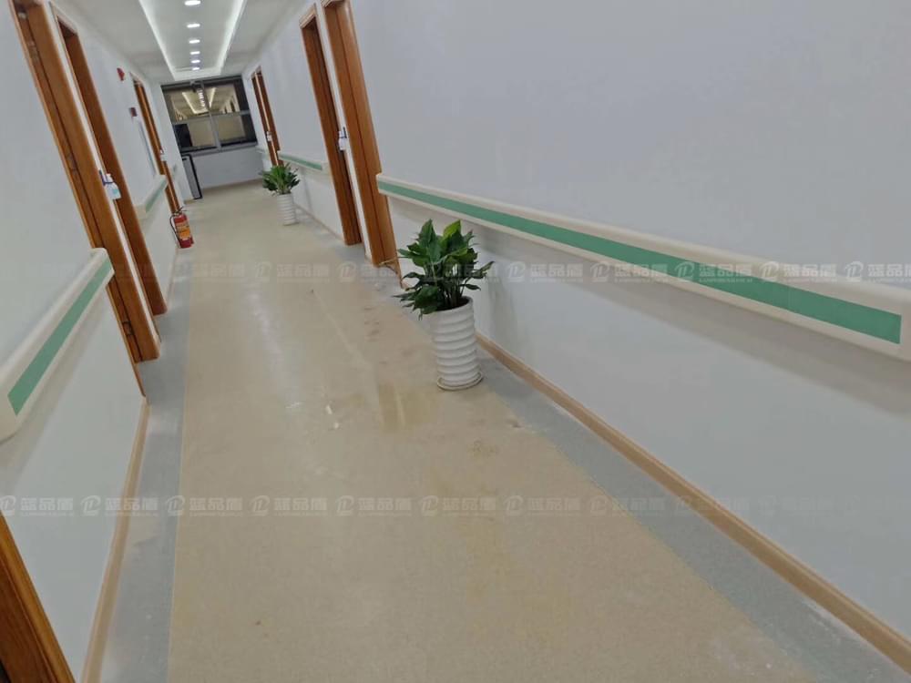 【廣西】南寧市橫縣人民醫(yī)院里的PVC扶手，這個顏色真的漂亮