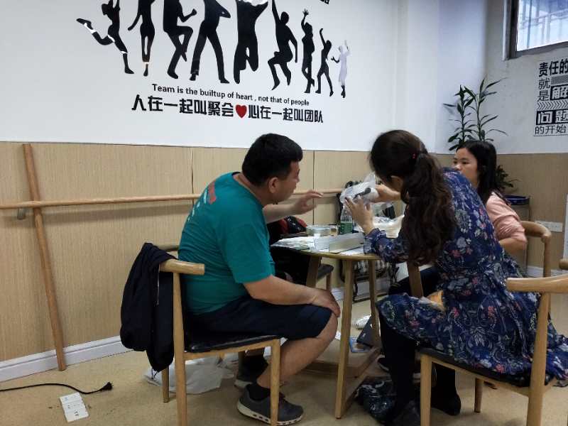 【藍品盾】靠墻樓道扶手與國外醫(yī)院結(jié)緣